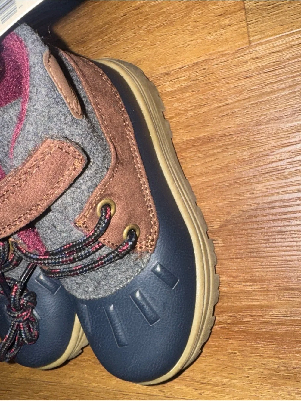Carters Toddler Duck Boots Size 8 Blue Brown Stylish & Comfortable Snow boots.